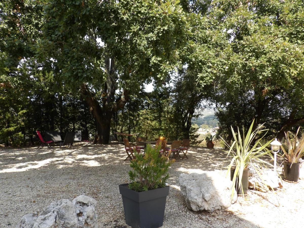 Gites Le Mas Du Vieux Chene Salavas Exterior foto